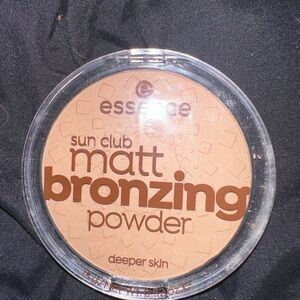 Essence Sun Club Matt Bronzing Powder – 03 Chocolate Sun-dae